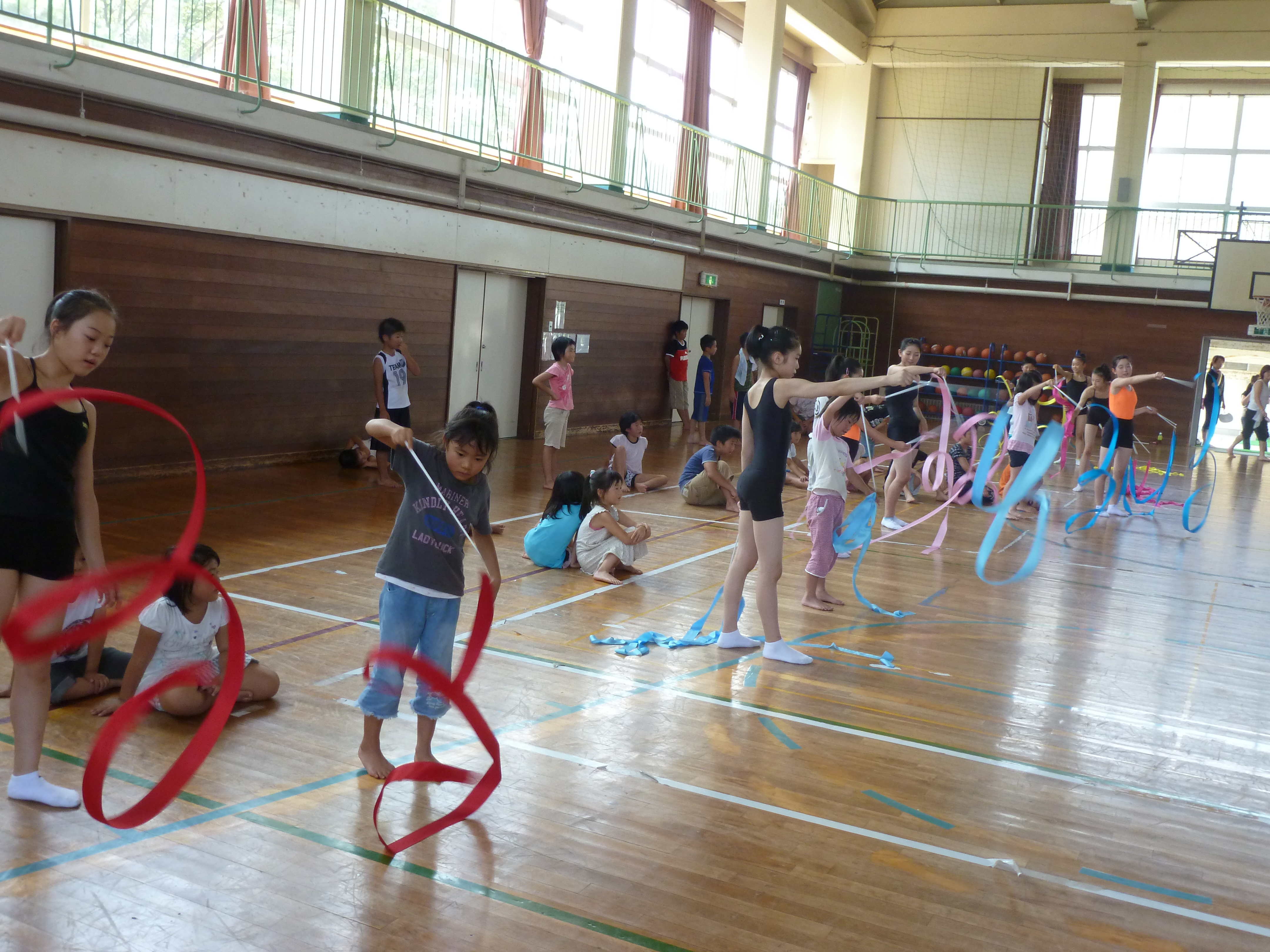 新体操でカラダを動かそうの様子