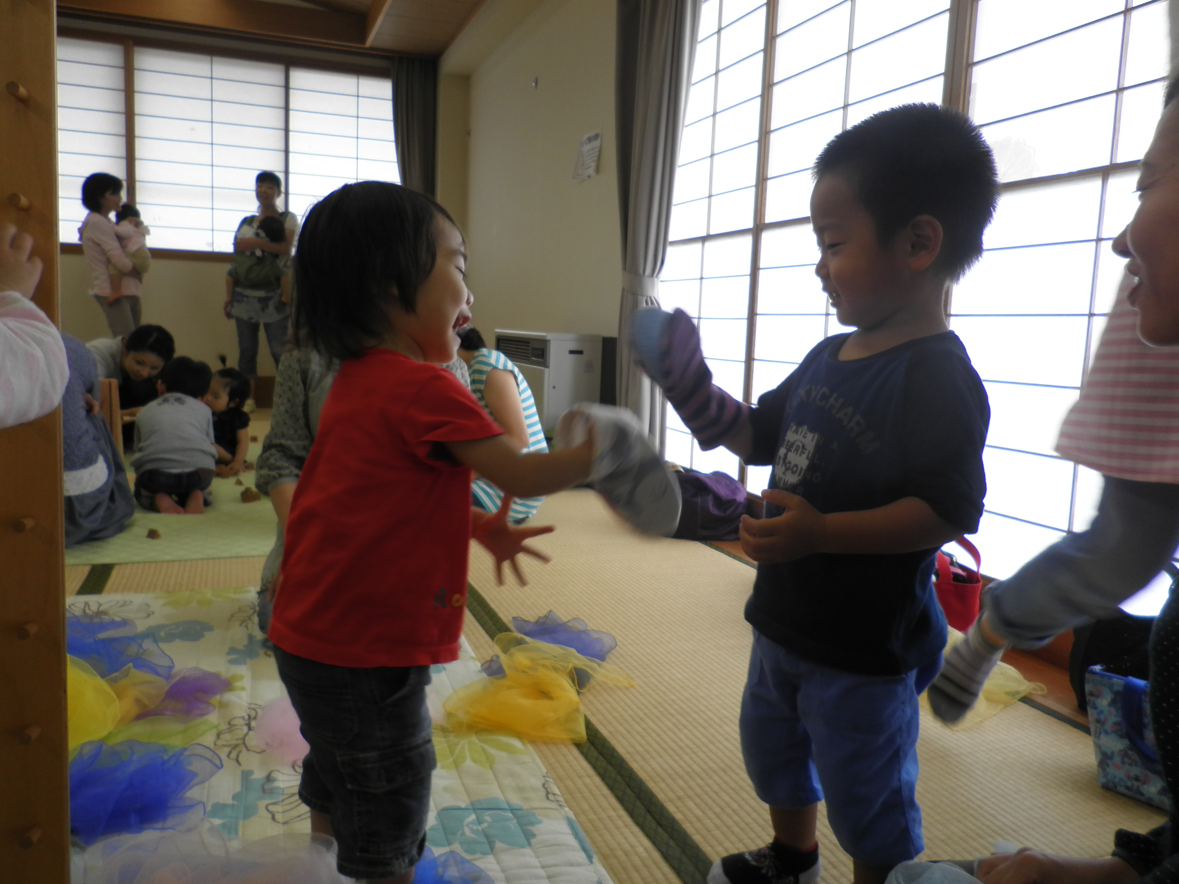 人形劇と木のおもちゃの広場の様子
