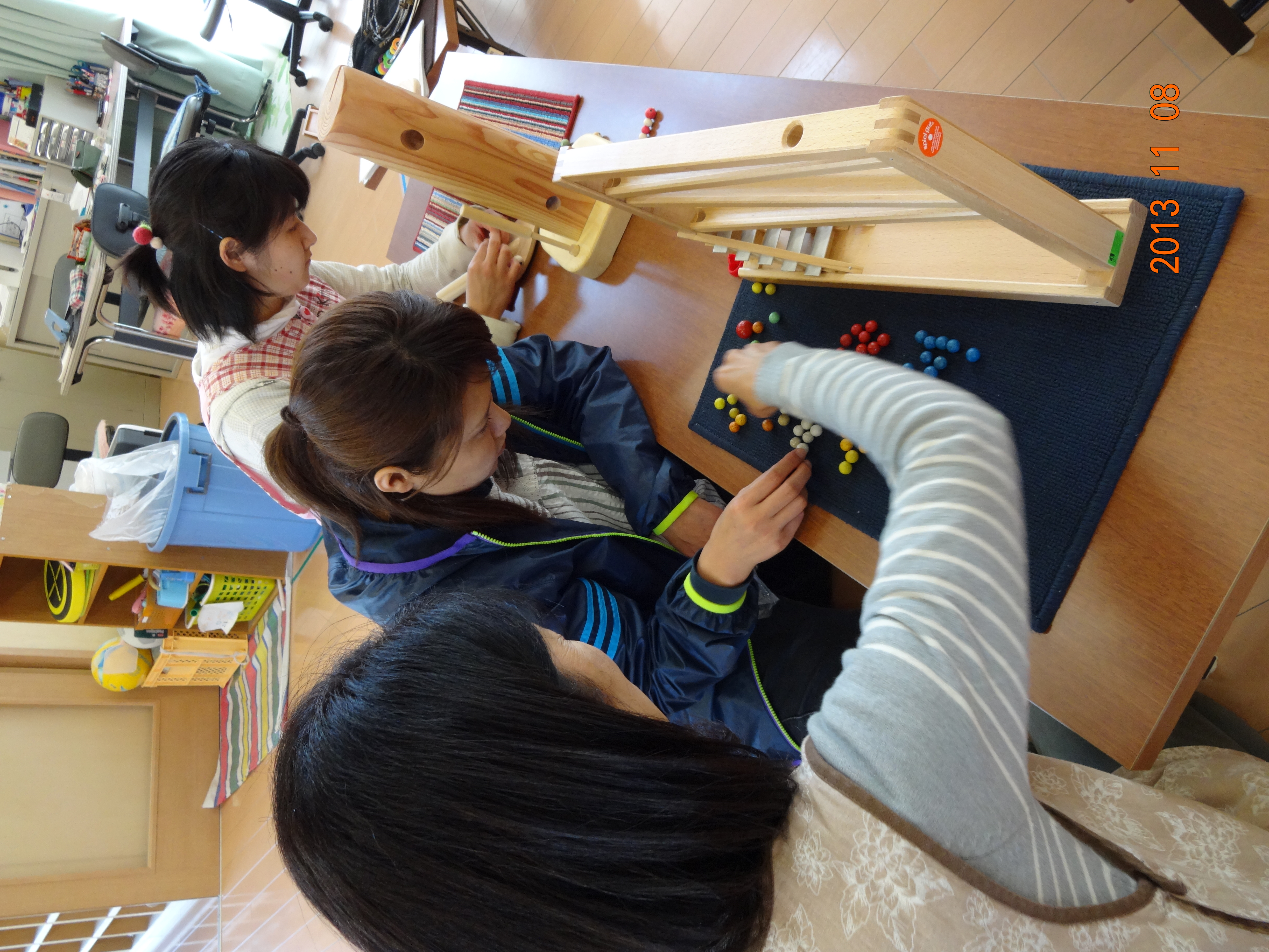 人形劇とおもちゃ広場の様子