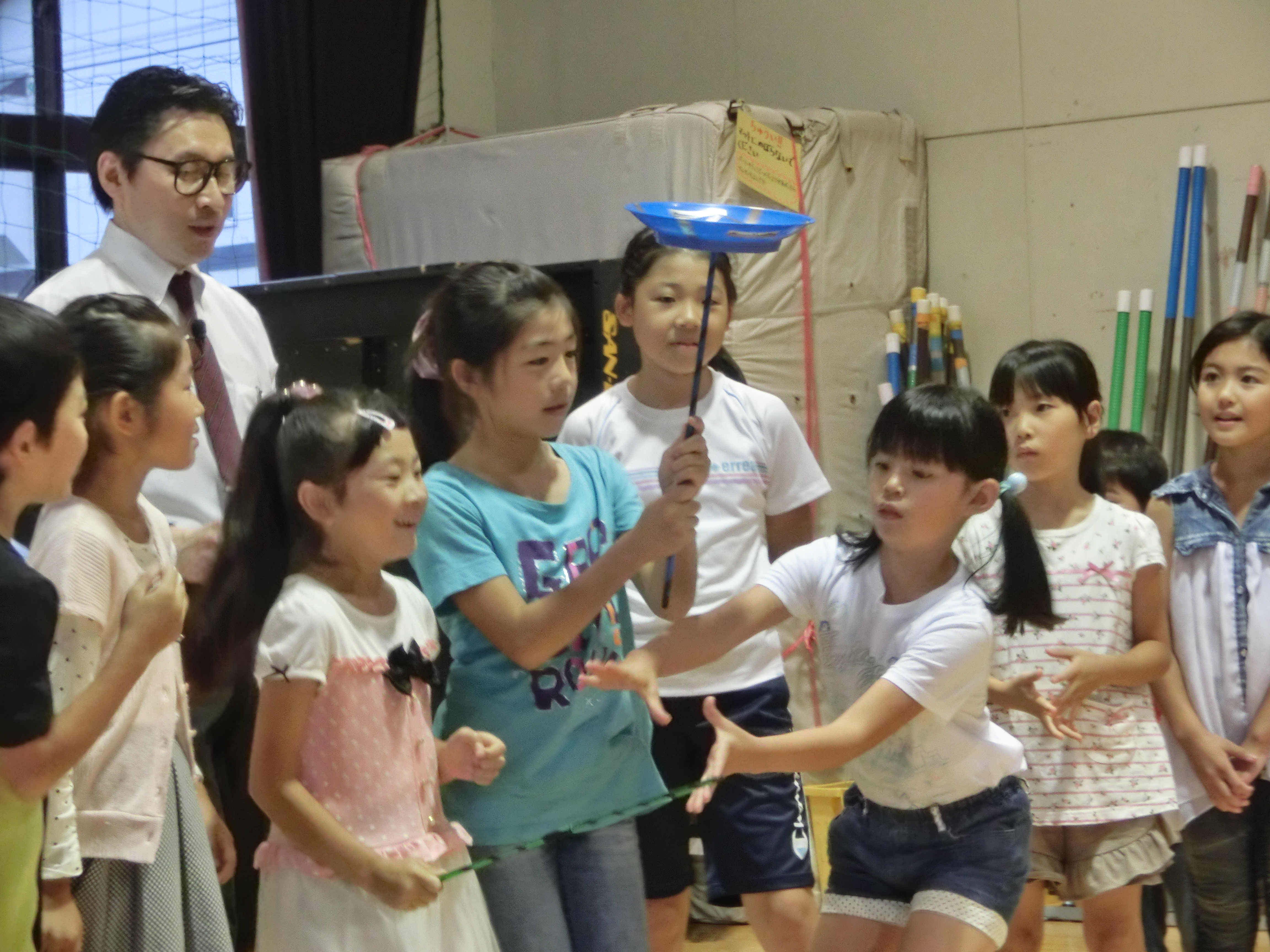 夕涼み会「ヨーヨー＆ジャグリングのショーと体験会」の様子
