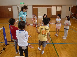 テニスにチャレンジ！の様子
