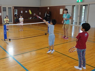 テニスにチャレンジ！の様子