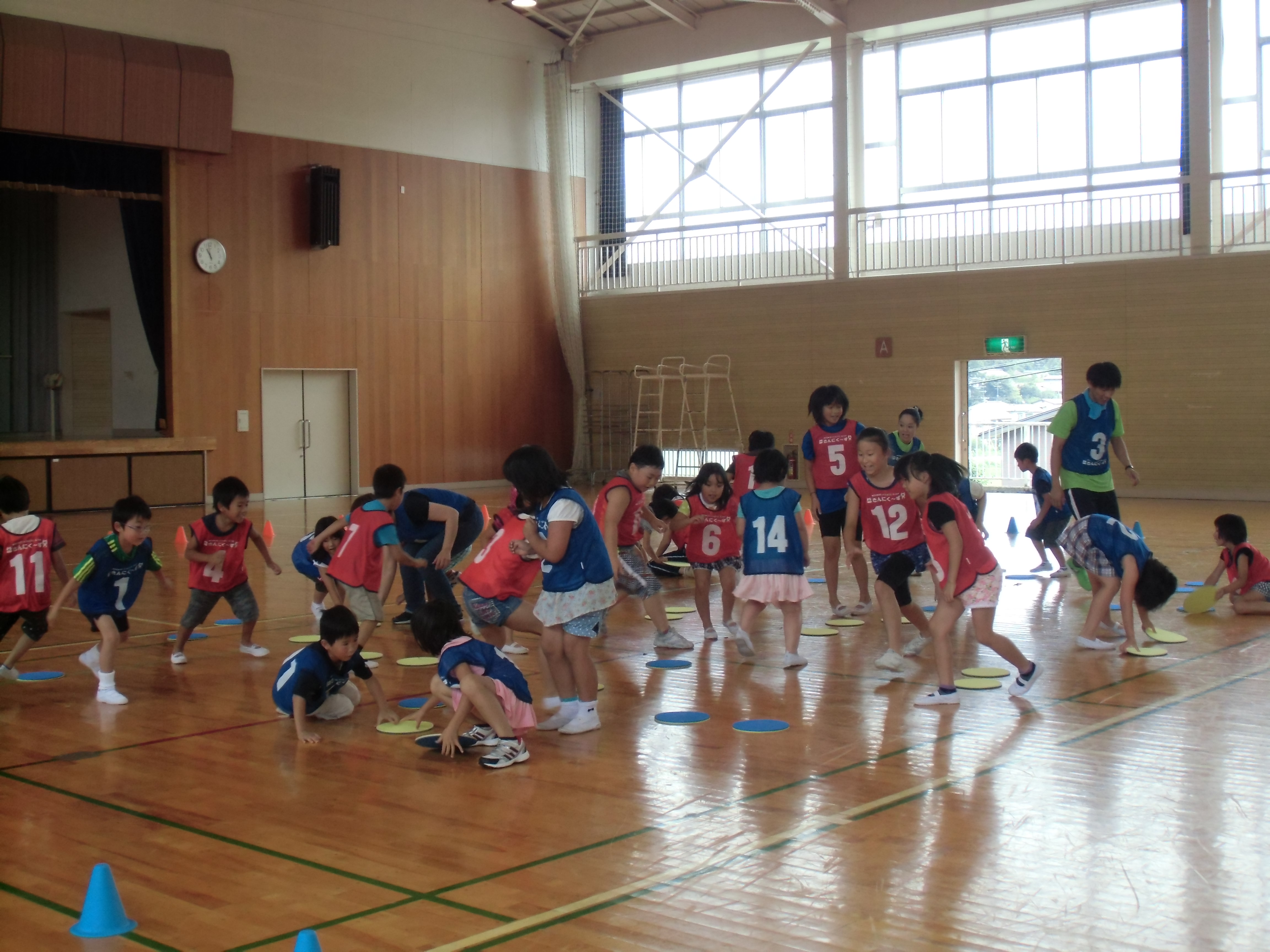 運動遊びをお届けの様子