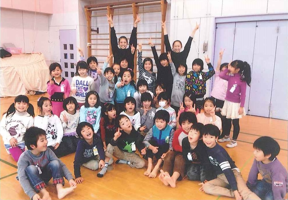 新体操にチャレンジ！の様子