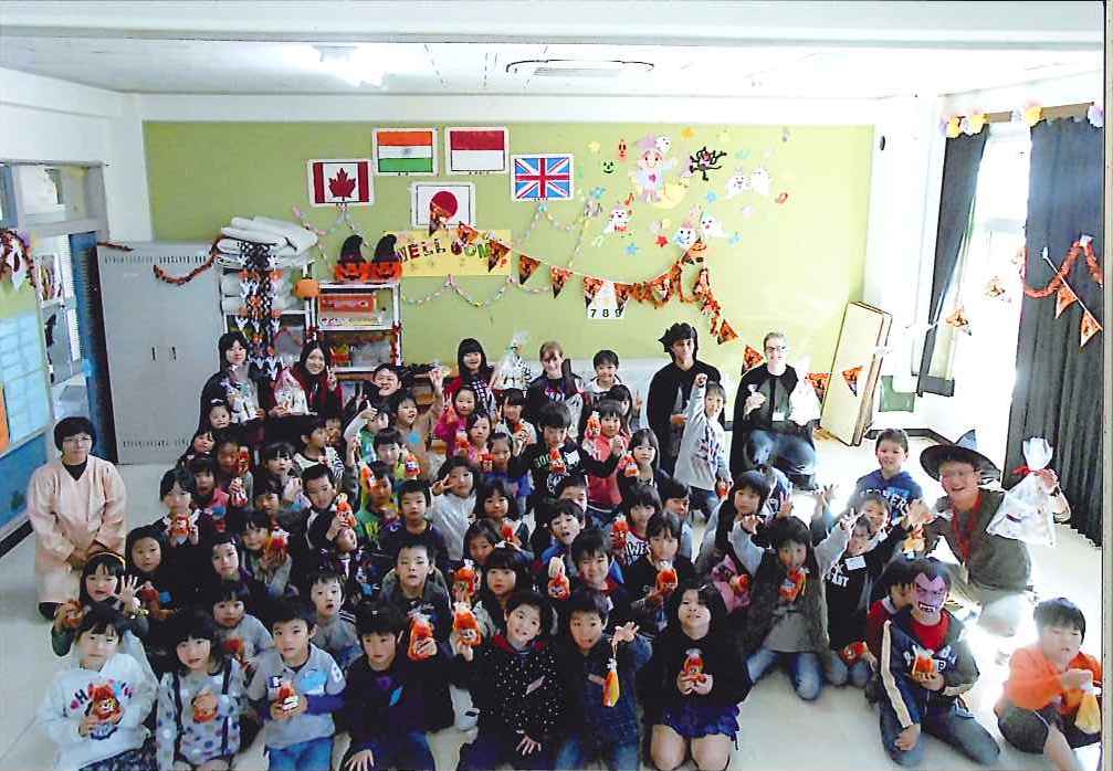 国際交流「ハロウィンパーティー」の様子