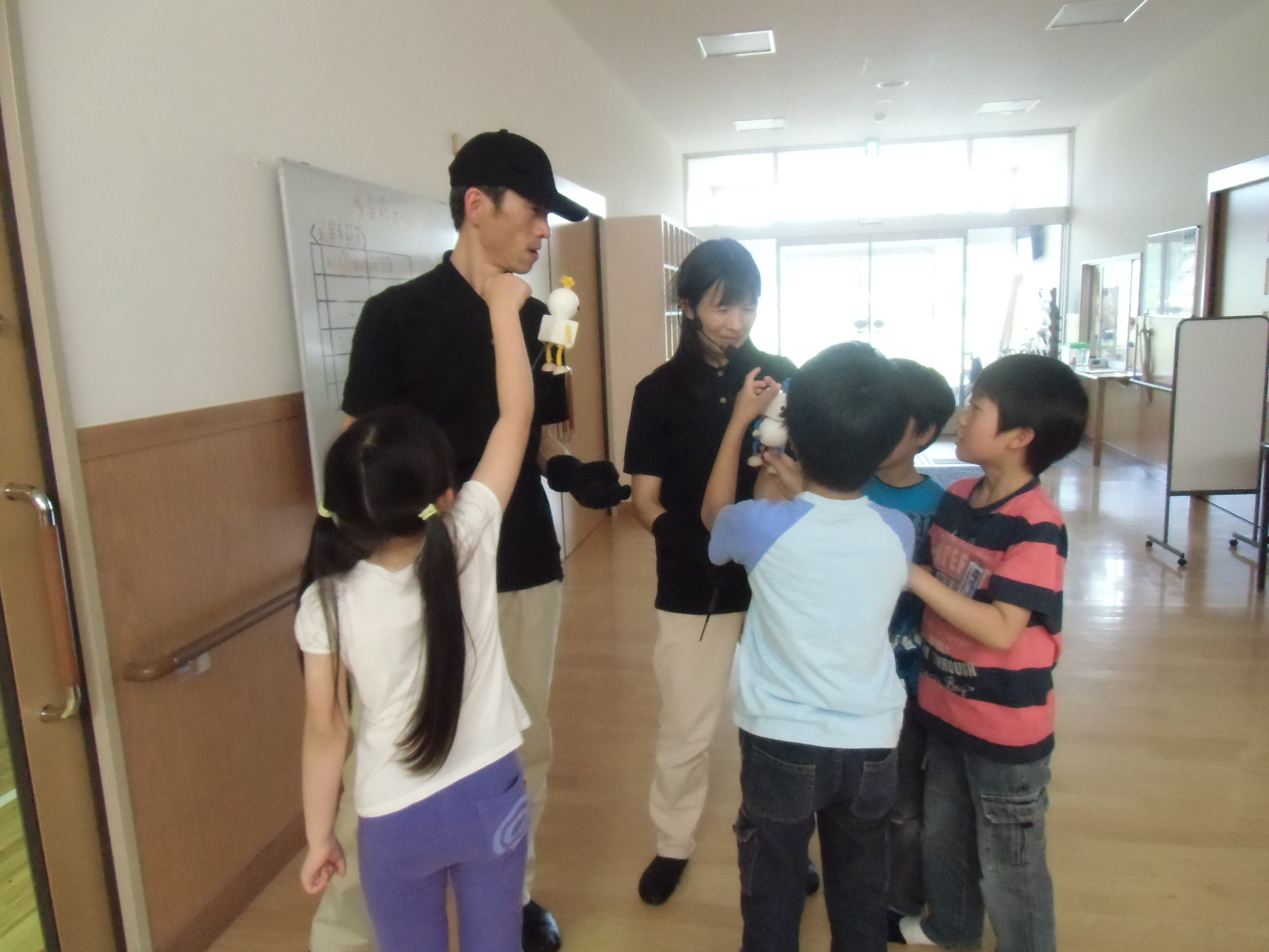 「たったか　たったか　たったかた」「ごんぼさん　にんじんさん　だいこんさん」の様子